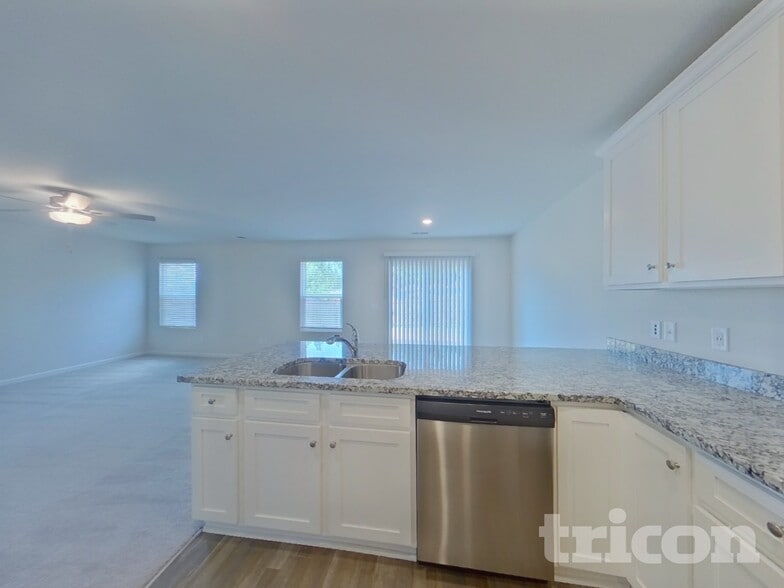 Building Photo - 2010 Southlea Dr