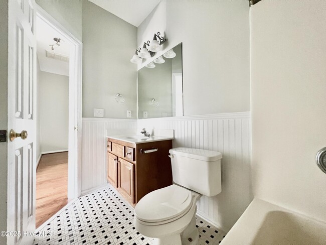 Building Photo - 910 Highgrove Dr