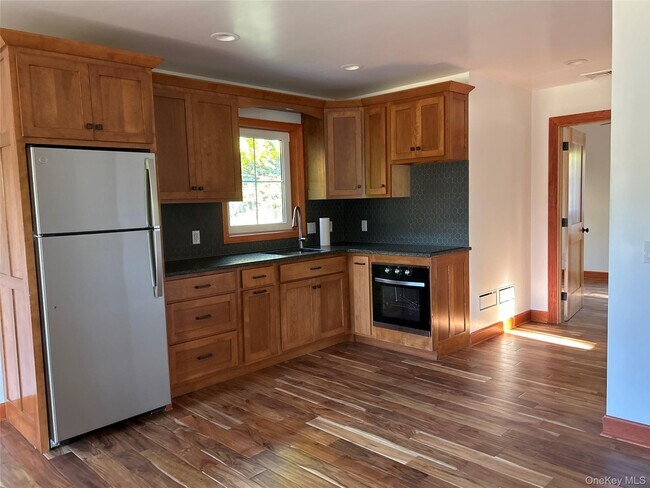 Building Photo - 21 Highland St