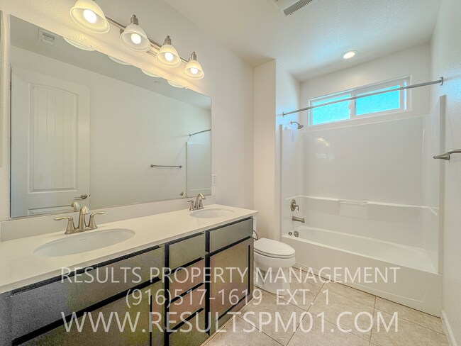 Building Photo - Beautifully upgraded Four bedroom w Loft