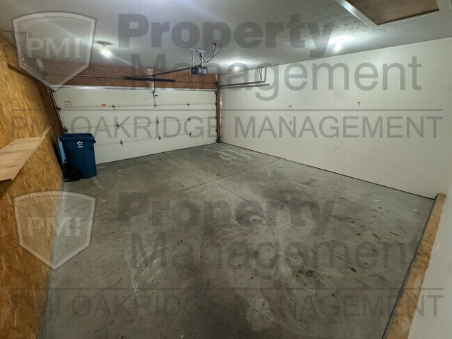 Building Photo - Country 3 Bedroom Apartment with 2 Car Garage