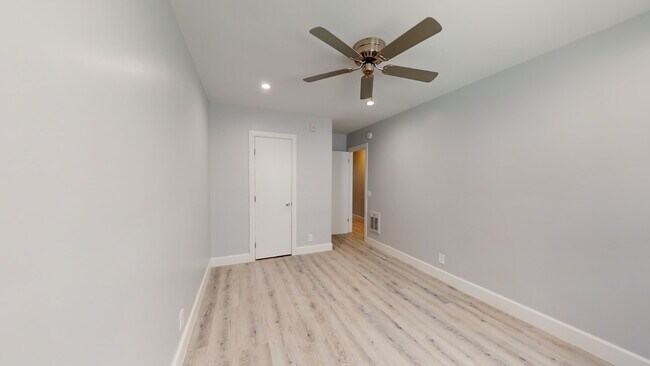 Building Photo - 730 S Serrano Ave
