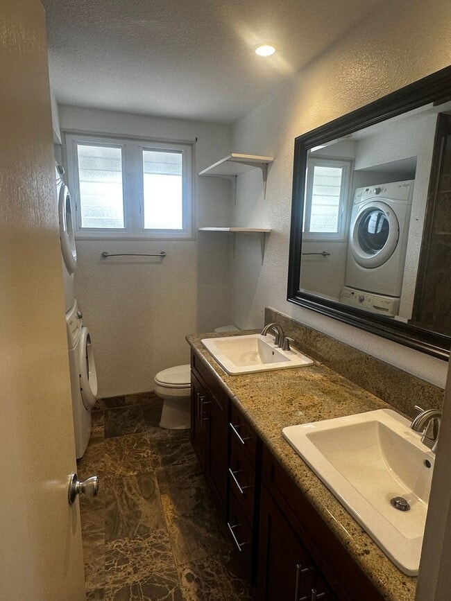 Building Photo - Highly Desirable single level 3 bedroom 2 bath home in Kailua