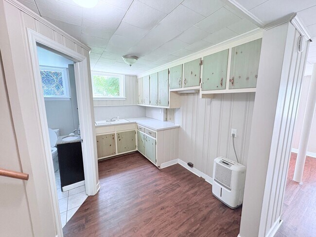 Building Photo - 207 Holly Ave