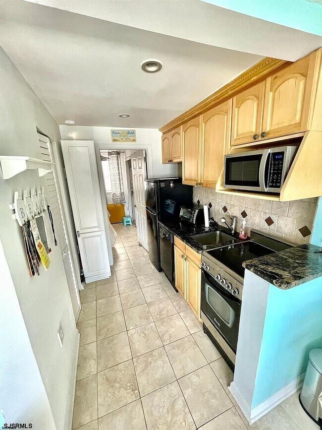 Building Photo - 9609 Ventnor Ave