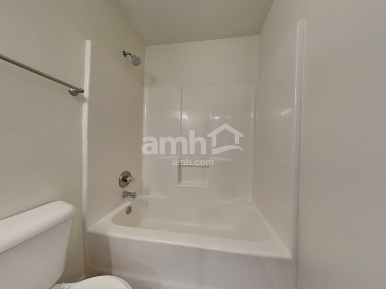 Building Photo - 92 Brookvalley Crossing