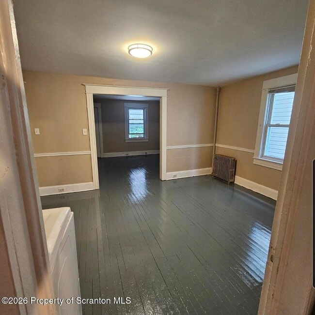 Building Photo - 609 S Valley Ave