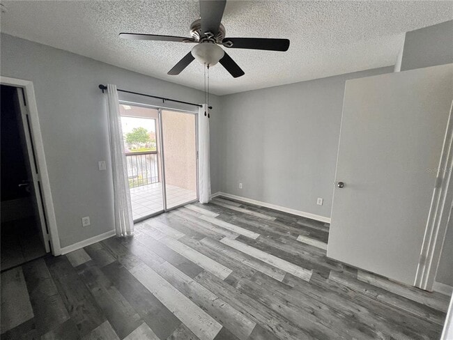 Building Photo - 920 Conecta Dr