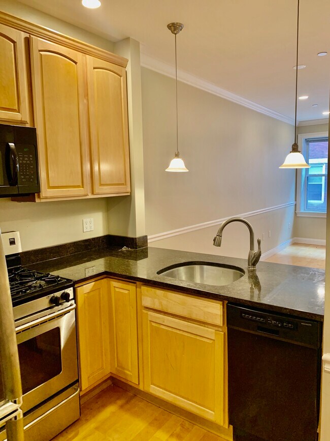 Building Photo - 33 N Bennet St