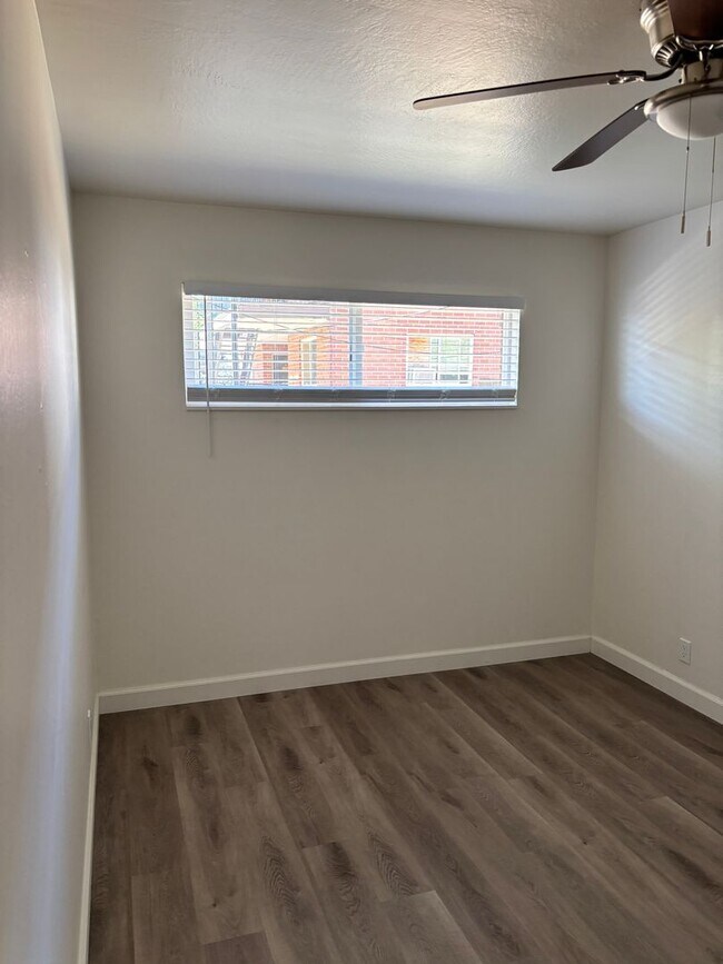 Building Photo - 840