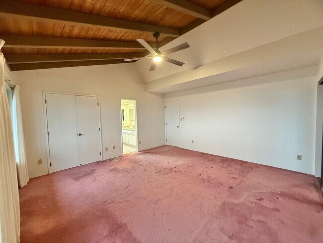 Building Photo - Beautiful 3 Bedroom / 2.5 Bathroom Home in Wailuku Heights!