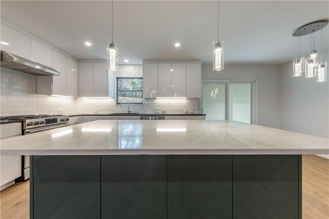 Building Photo - 5104 Woodmoor Dr