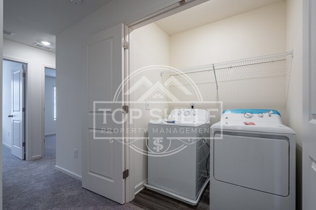 Building Photo - 2010 Ayla Dr