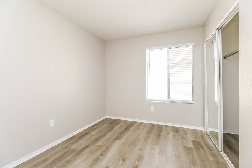 Building Photo - 773 E Kesler Ln