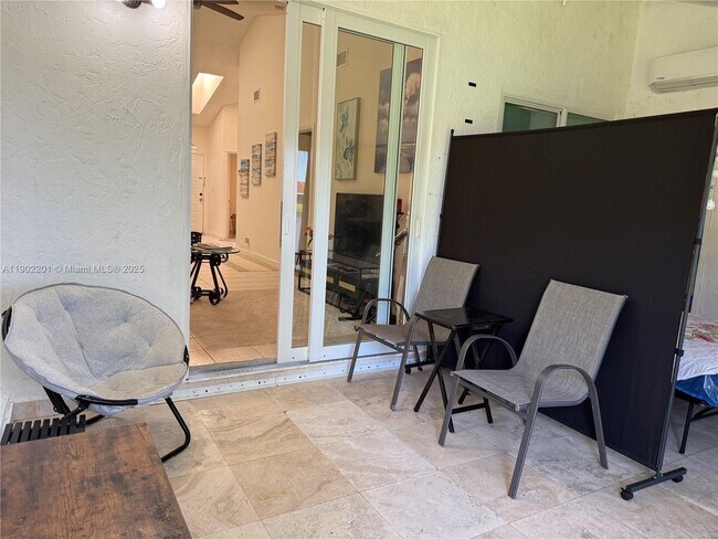 Building Photo - 5596 SW 28th Terrace