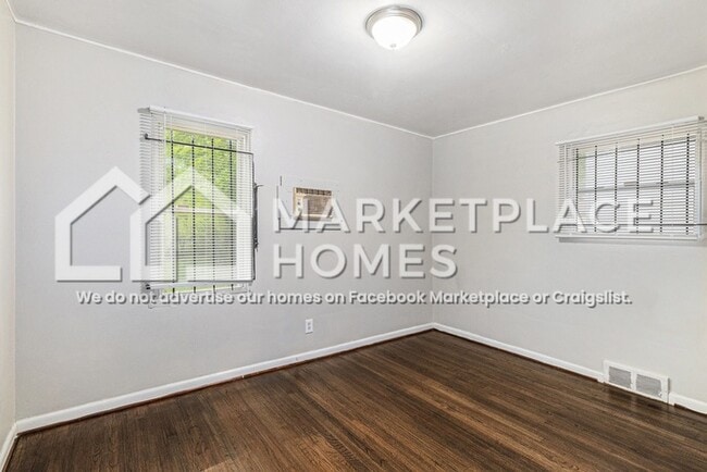Building Photo - 9421 Courville St