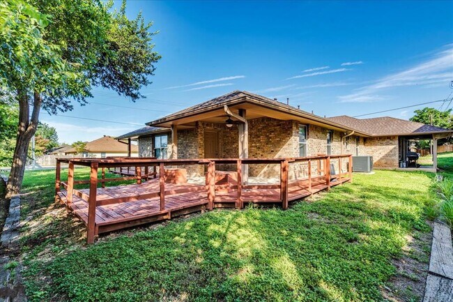 Building Photo - 1004 Misty Acres Dr