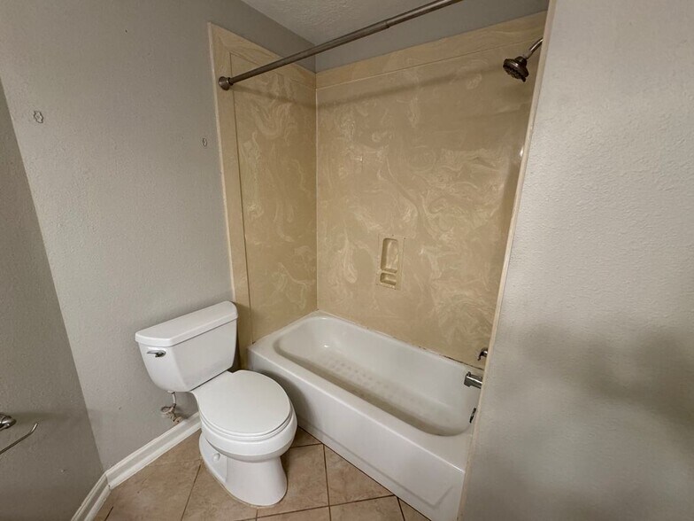 Building Photo - 16602 N Quadrant Ct