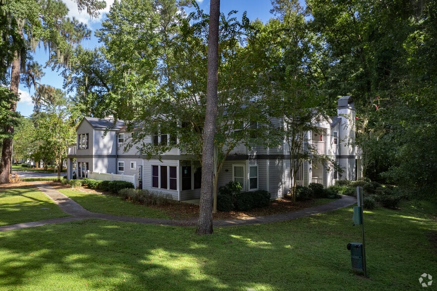 Primary Photo - Heron on the Bluffs