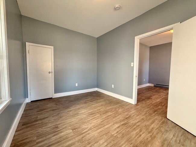 Building Photo - 407 S 8th St