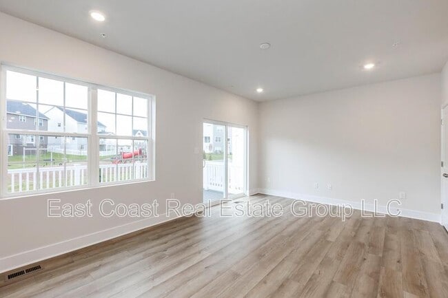 Building Photo - 2273 Marcy Dr