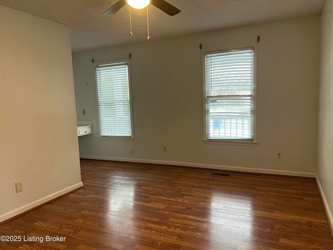 Building Photo - 47 N Country Dr