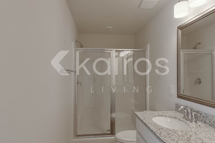 Building Photo - 2529 Banyan Cir