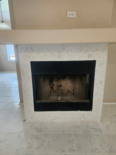 Building Photo - 2807 Diaz Dr