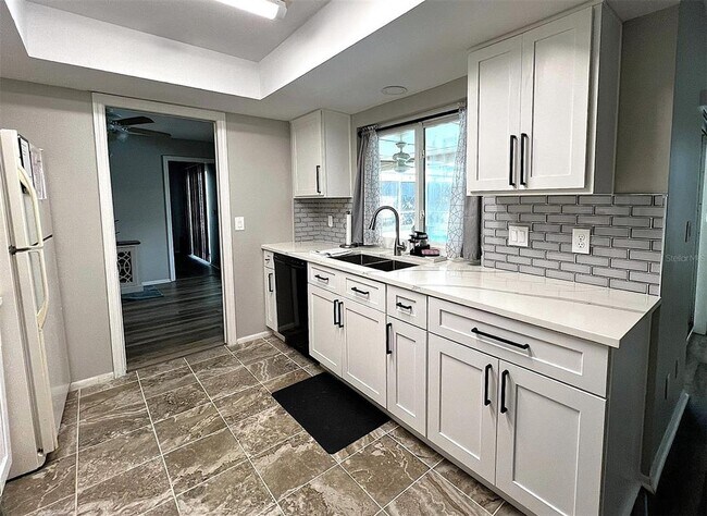 Building Photo - 3082 Cascade Dr