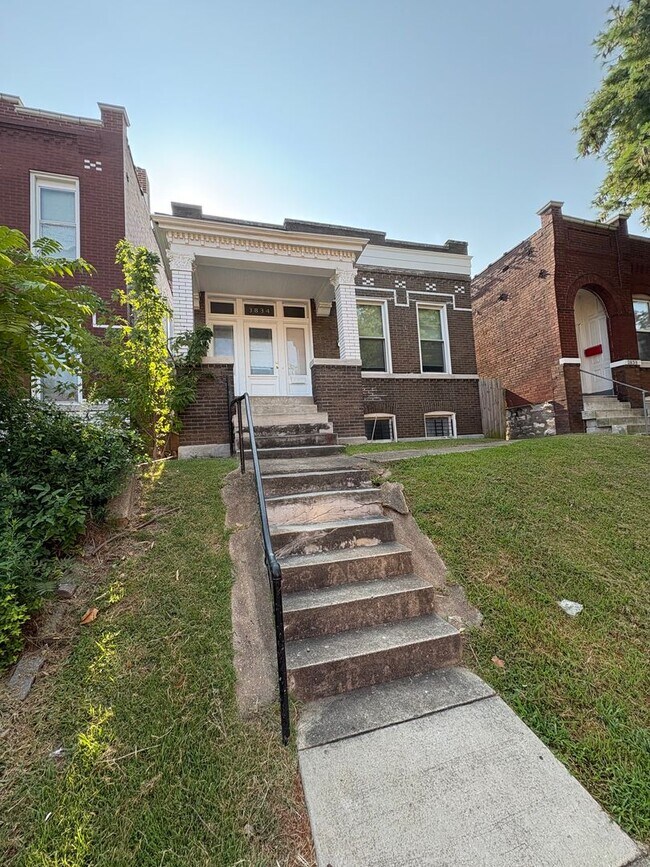 Building Photo - Fresh and Beautiful 3 bedroom South City Home