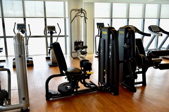 Building Photo - 17475 Collins Ave