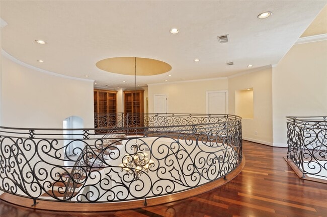 Building Photo - 538 Villa Dr