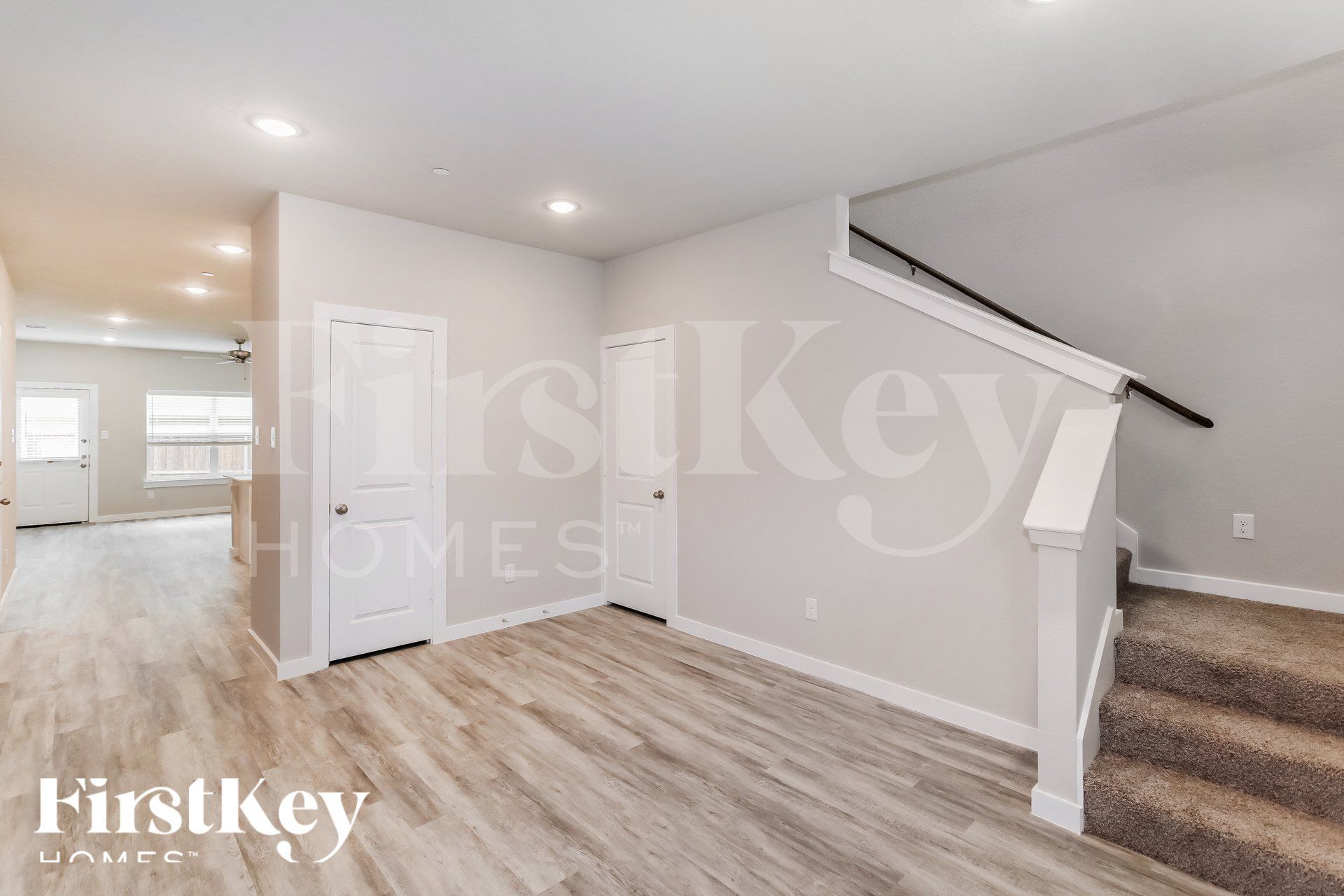 Building Photo - 323 Niki Dr