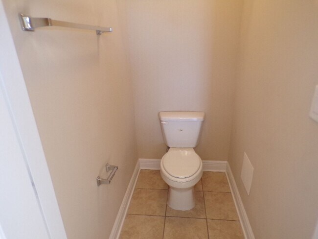 Building Photo - Spacious 3-Bedroom Home