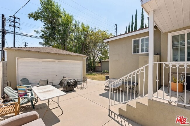 Building Photo - 6350 W 85th Pl