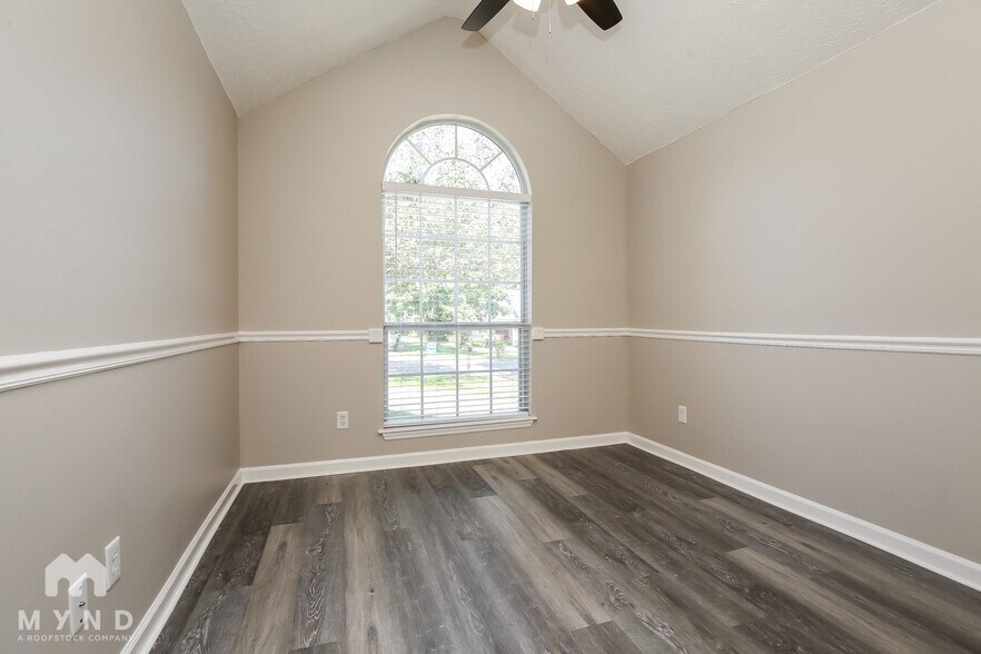 Building Photo - 308 Pine Ridge Ln