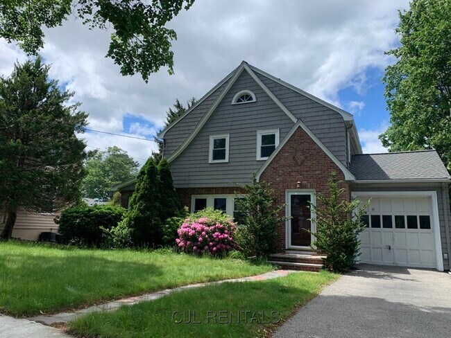 Primary Photo - 11 Hallron Rd