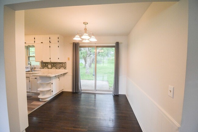 Building Photo - Updated 3 Bed 1.75 bath home in quiet location