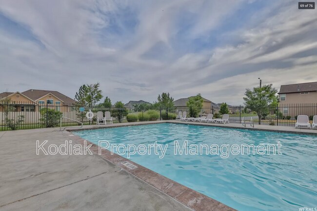 Building Photo - 1463 Kentucky Derby Way