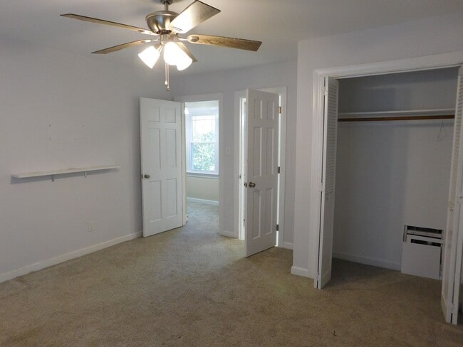 Building Photo - 105 Little Rossie Rd