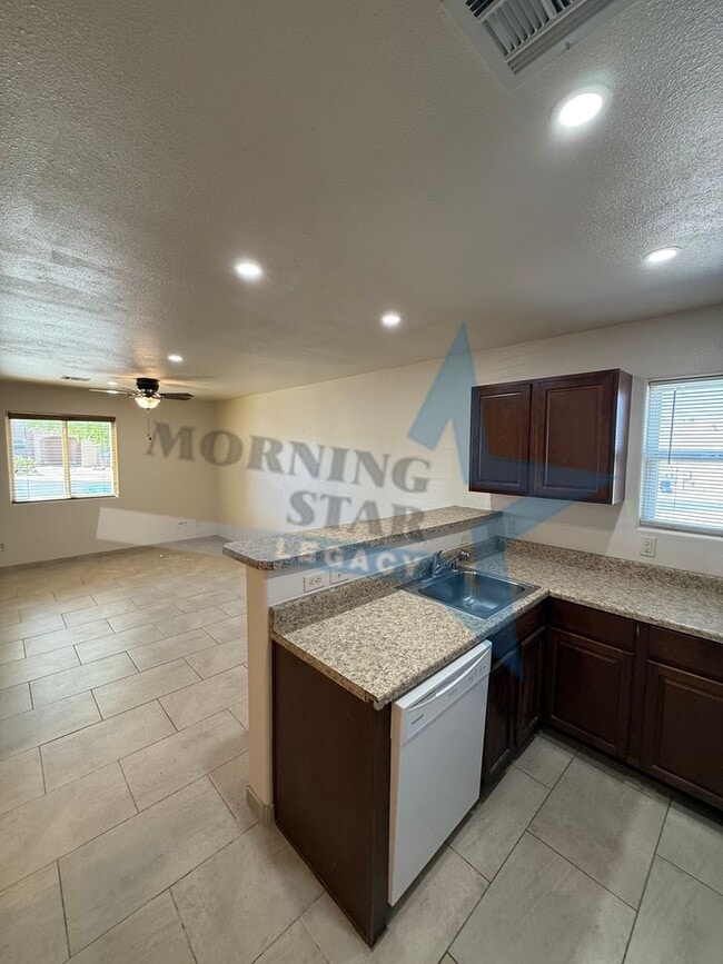 Building Photo - 2-Bedroom Townhome Apartment - Available Now!