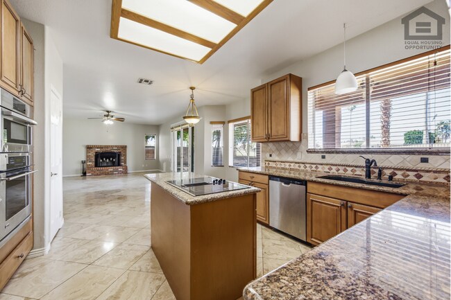Building Photo - 5Bed/3Bath House at 67th Ave/Deer Valley Rd! Ready for Immediate Move-In! -- GOLF COURSE VIEWS! R...