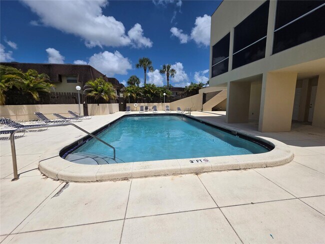 Building Photo - 13716 SW 90th Ave