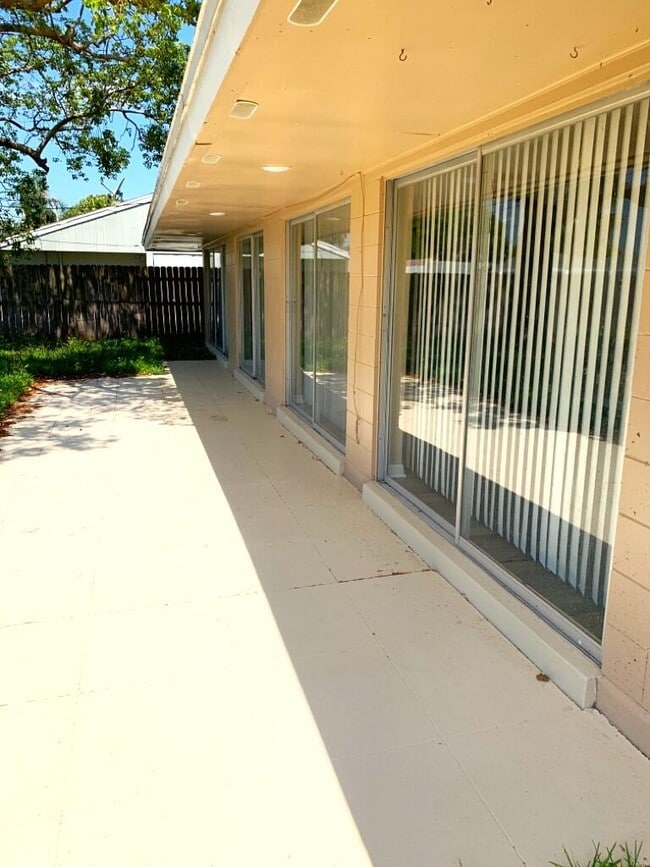 Building Photo - 935 Bolton Ln