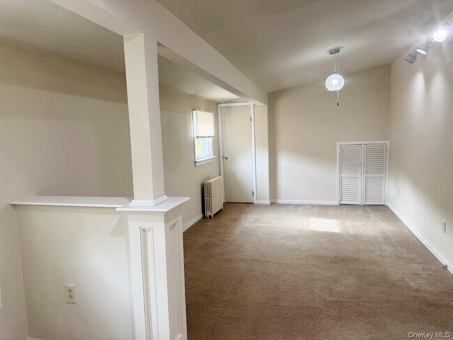 Building Photo - 5 Hall Ave