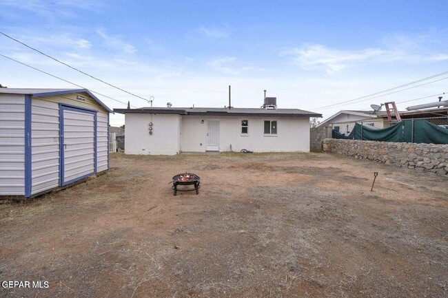 Building Photo - 5316 Saxon Dr