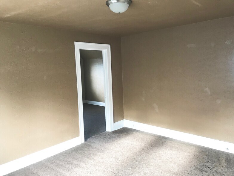 Building Photo - 1665 Cliffview Rd