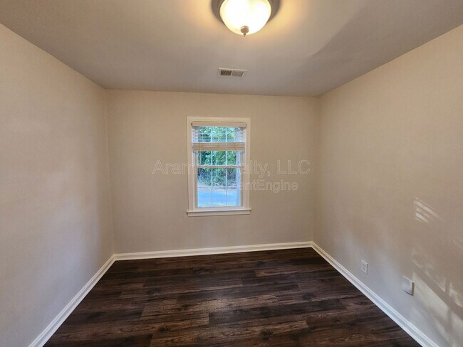 Building Photo - 2992 Palm Dr