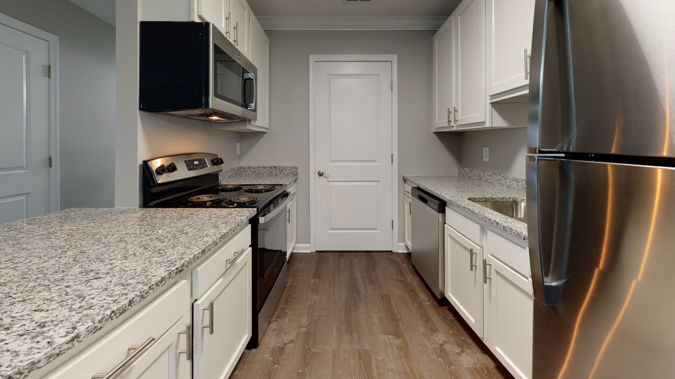 Ontario-Deluxe-Kitchen.jpg - Lakefront at West Chester