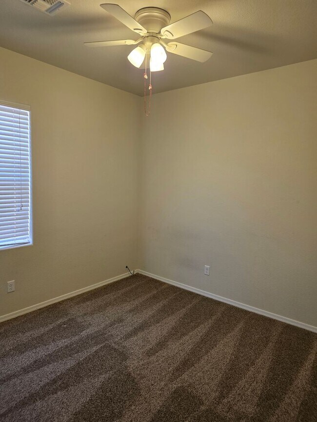 Building Photo - NW 3/BD 2/BA 2/CG Single Story